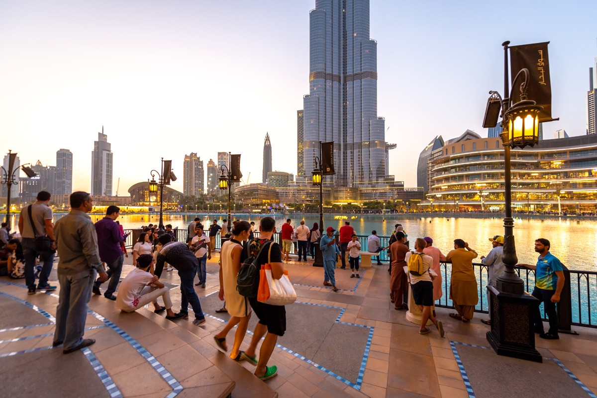 Обстановка в дубае сейчас. Туристы в Дубае. Дубай Молл много народу. Дубай фото туристов. Дубай новости.